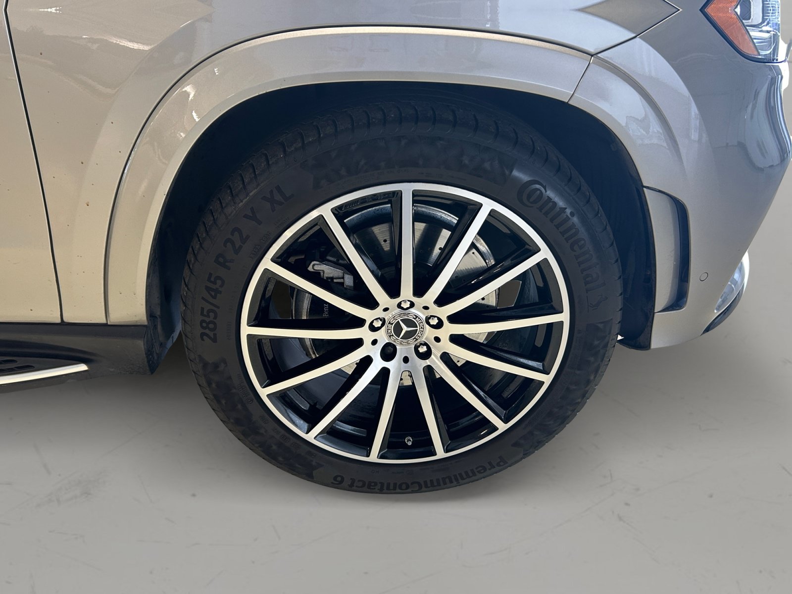 Used 2023 Mercedes-Benz GLS 450 4MATIC image 9