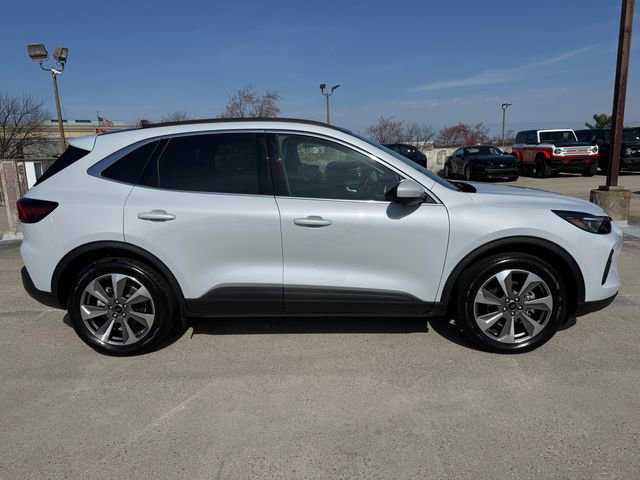 Certified 2025 Ford Escape Platinum w/ Premium Technology Package image 6