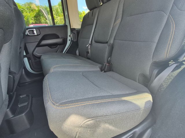Used 2024 Jeep Wrangler Unlimited Sahara AWD/4WD image 18