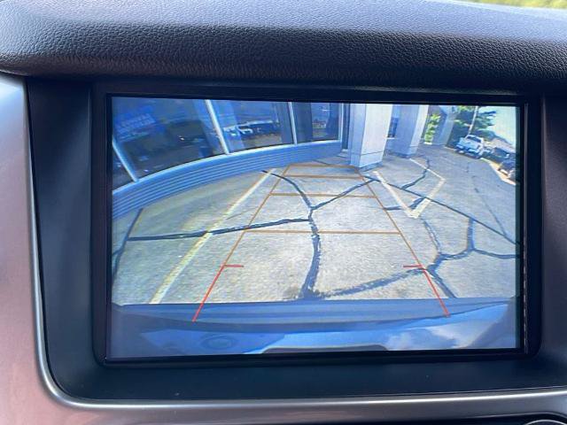 Used 2019 Chevrolet Tahoe LT w/ Luxury Package AWD/4WD image 13