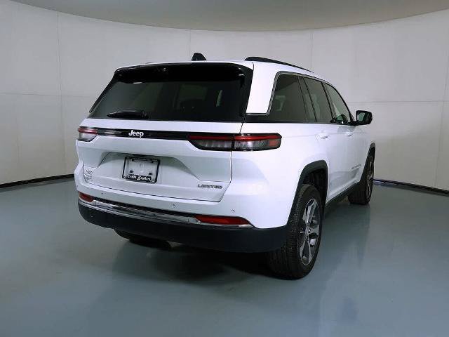 Used 2025 Jeep Grand Cherokee Limited w/ Luxury Tech Group II AWD/4WD image 3