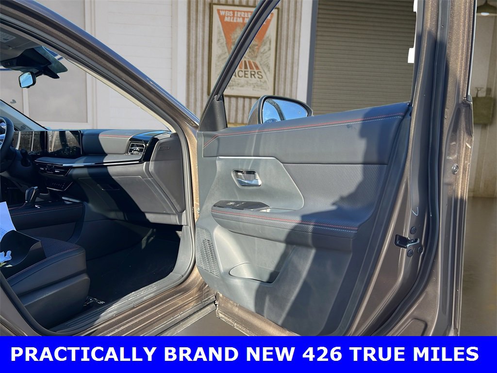 Used 2025 Nissan Kicks SR image 9