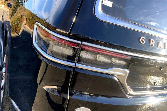 Used 2022 Jeep Grand Wagoneer Series III w/ Rear Seat Video Group 1 image 27