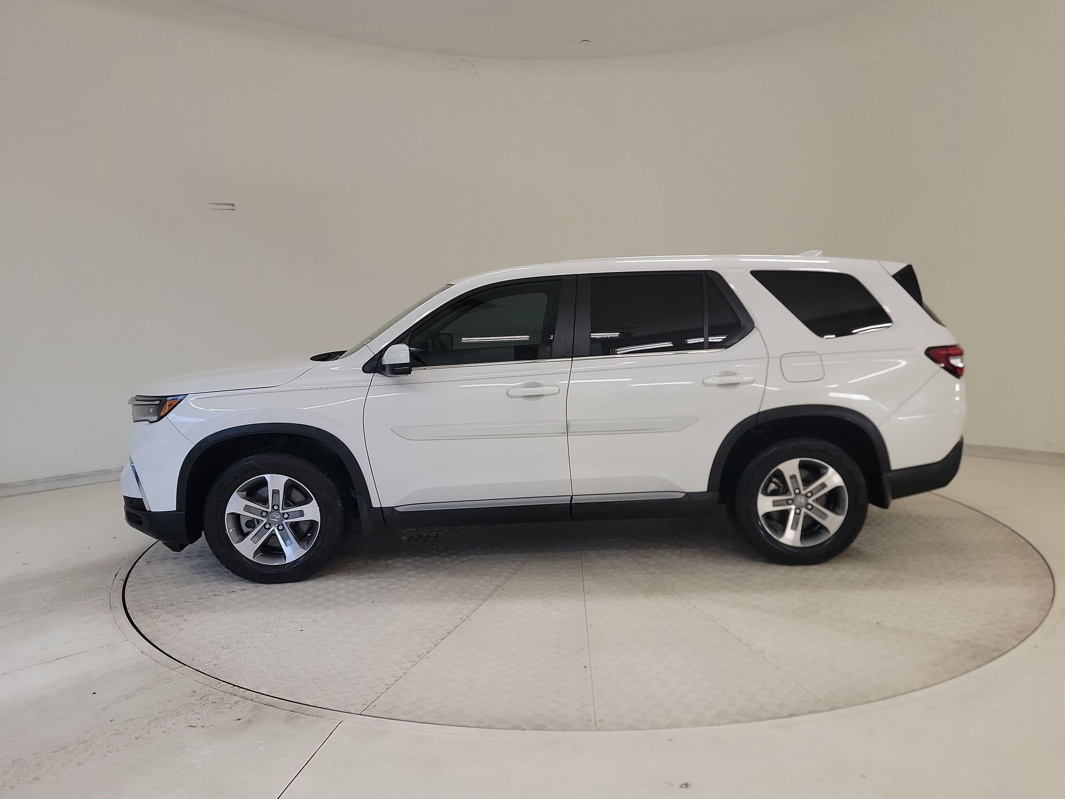 Used 2023 Honda Pilot EX-L image 2