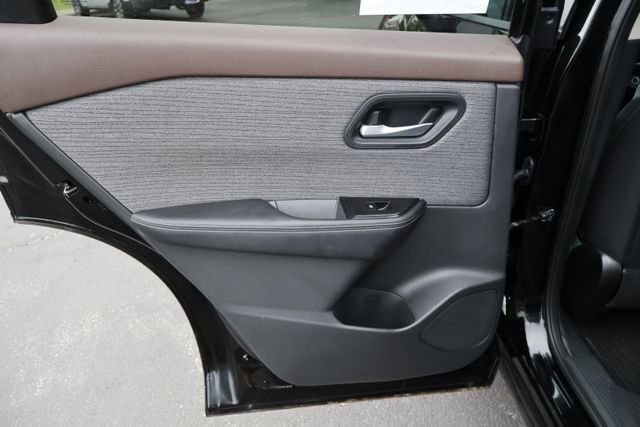 Used 2022 Nissan Rogue SV image 22