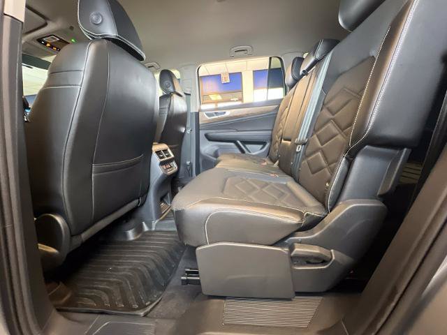 Used 2024 Volkswagen Atlas SE AWD/4WD image 32