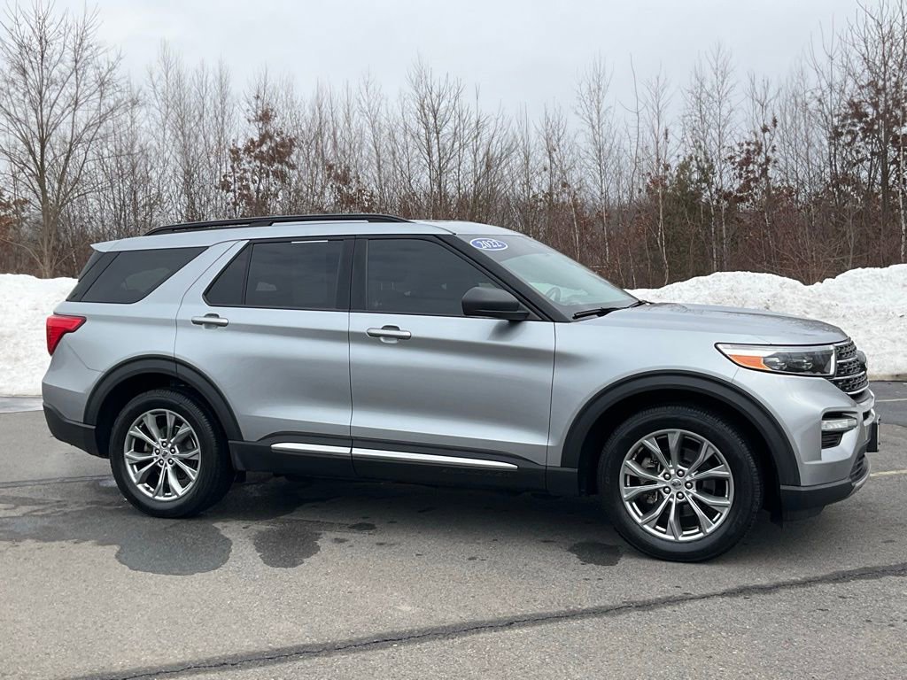 Certified 2022 Ford Explorer XLT w/ Equipment Group 202A image 1