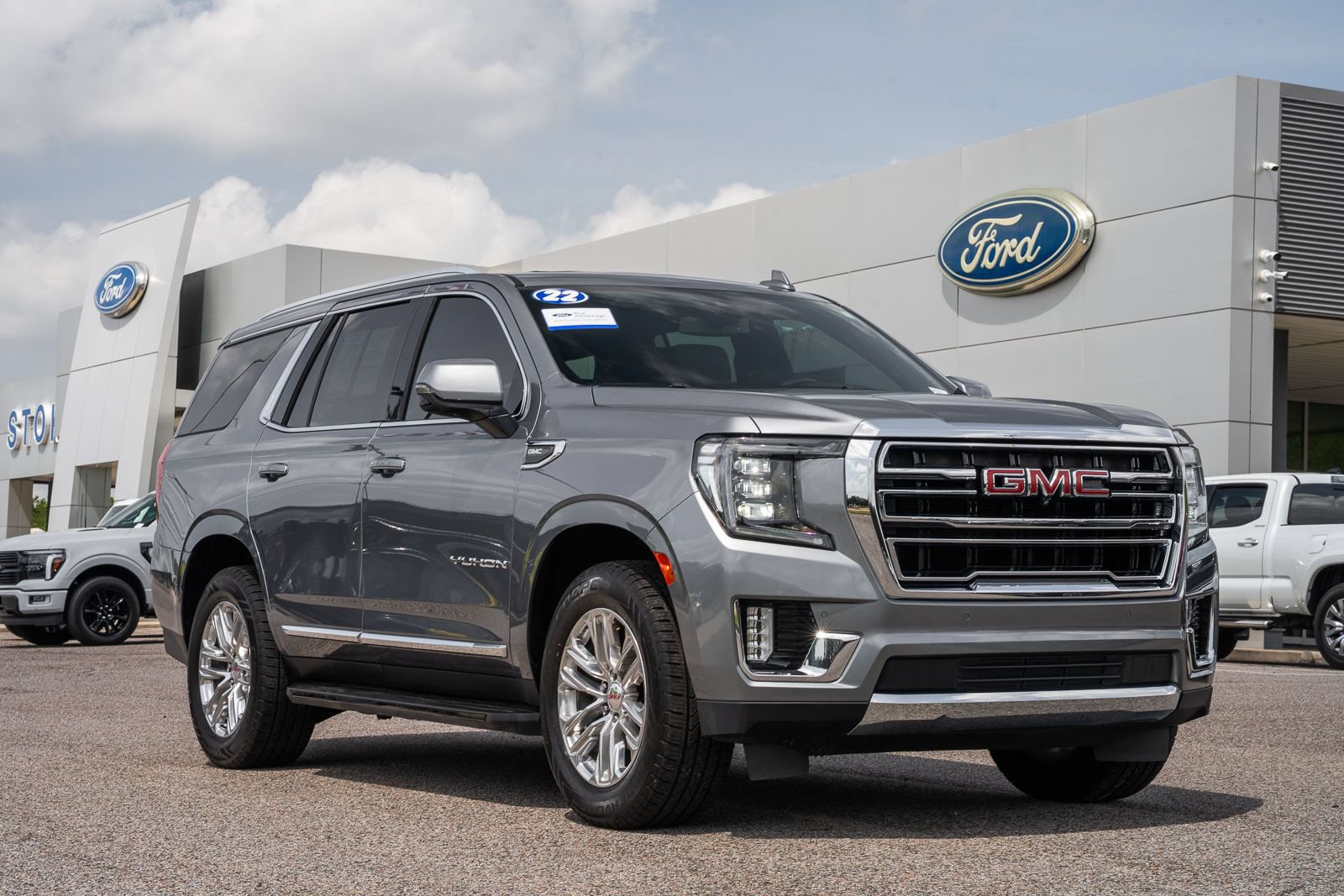 Used 2022 GMC Yukon SLT w/ SLT Premium Package