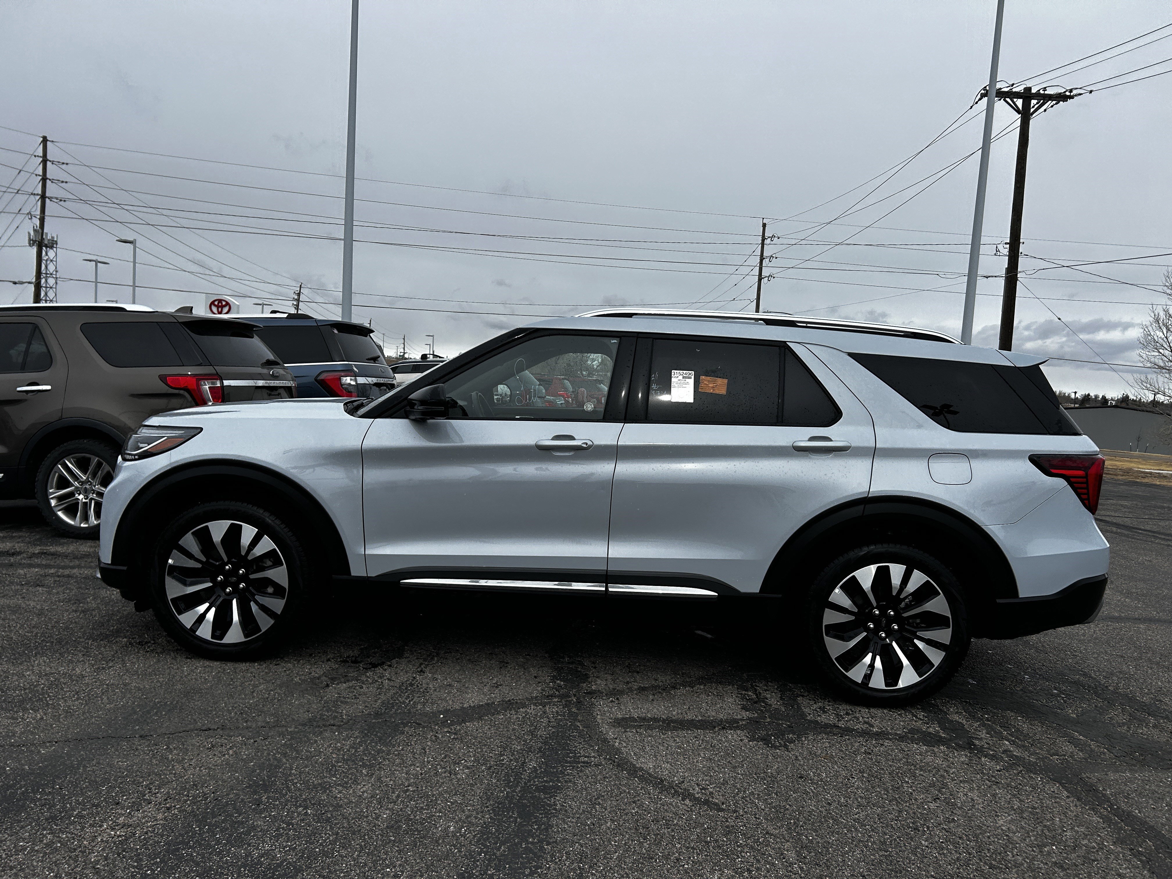 Certified 2025 Ford Explorer Platinum w/ LUX Leather Package image 3