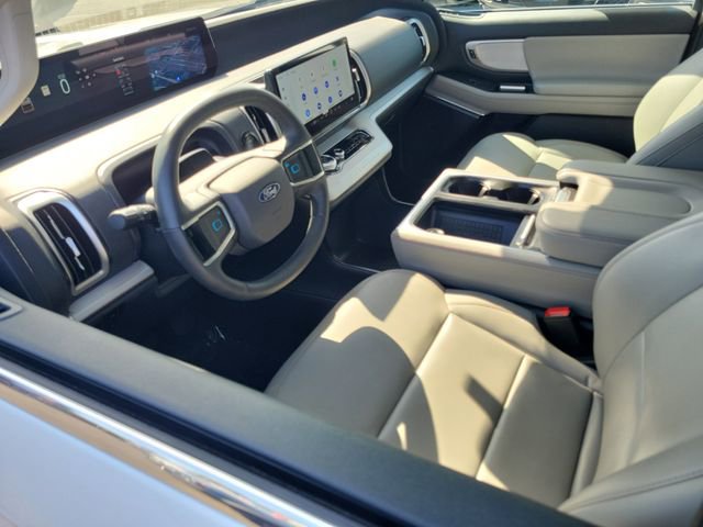 Certified 2025 Ford Expedition Active RWD image 3