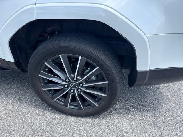 Used 2024 Lexus GX 550 w/ Accessory Package (2T) AWD/4WD image 16