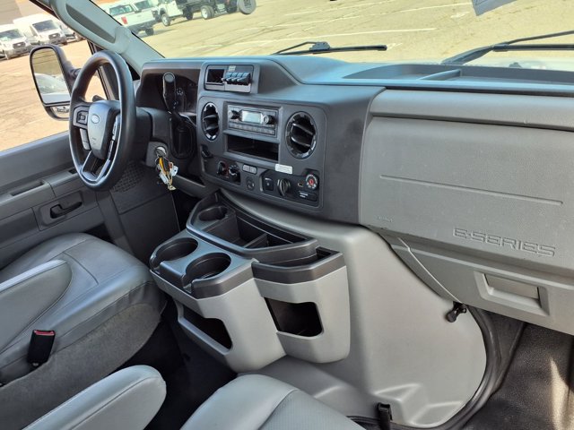 Certified 2022 Ford E-350 and Econoline 350 Super Duty RWD image 18