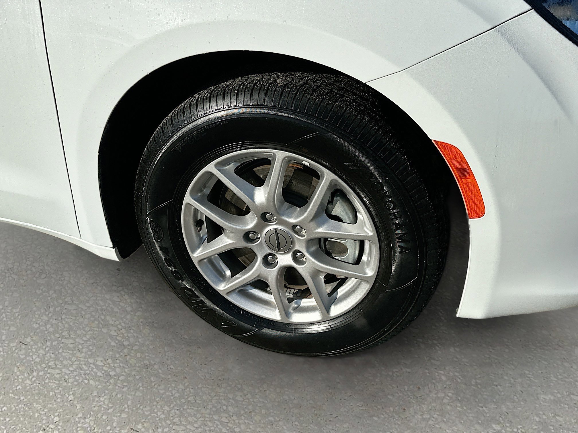 Used 2024 Chrysler Voyager LX image 29