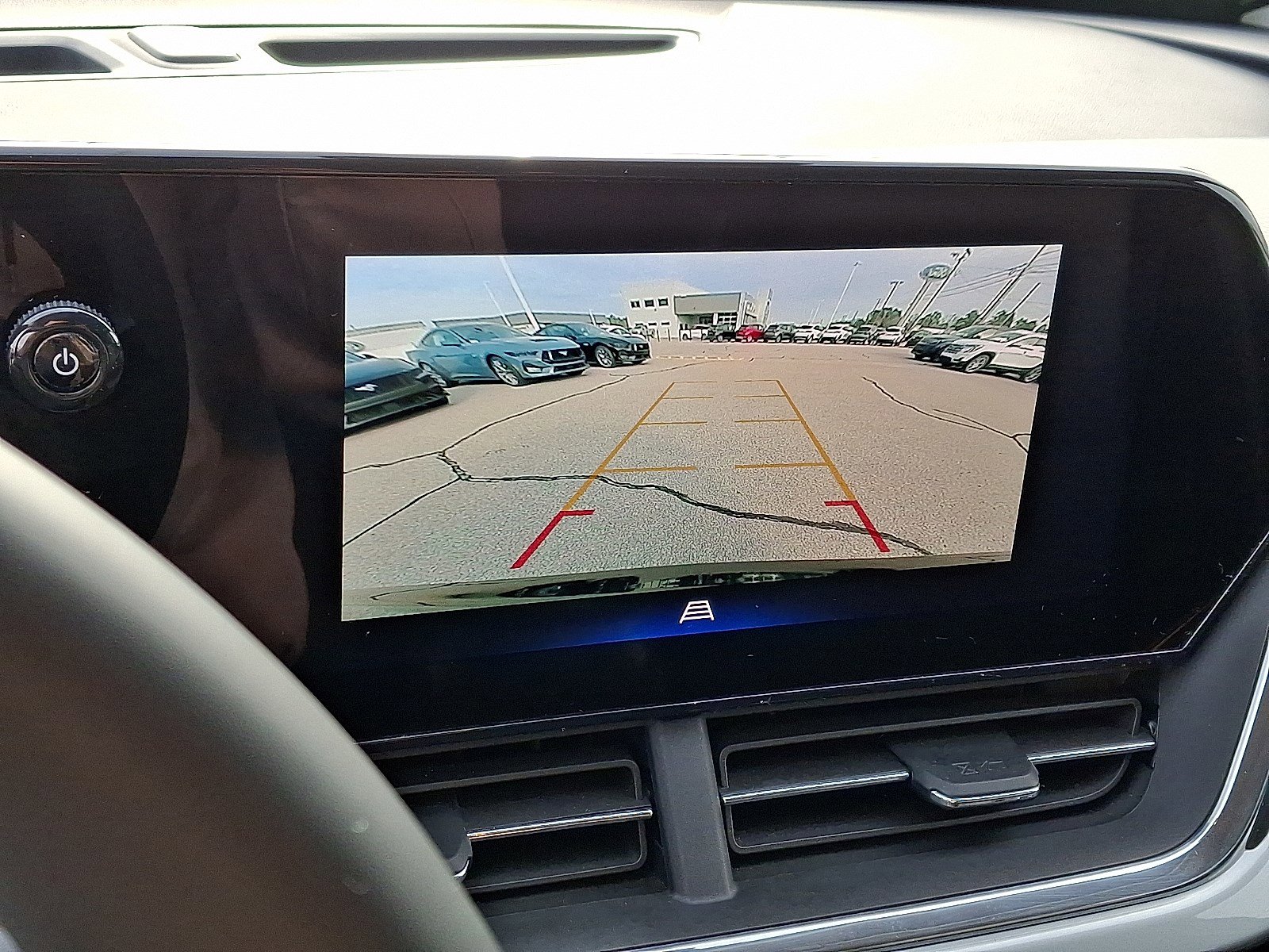 Used 2025 Chevrolet Trax LT w/ LT Convenience Package image 17