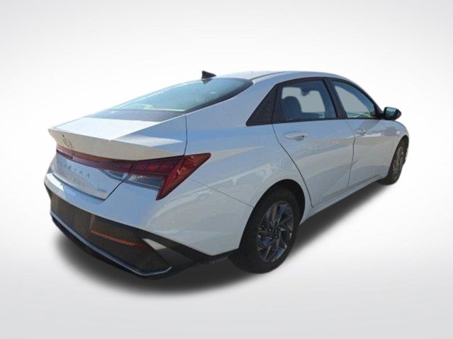 Used 2024 Hyundai Elantra Blue FWD image 12