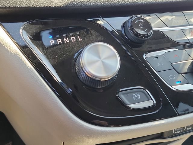 Used 2023 Chrysler Pacifica Touring-L image 14