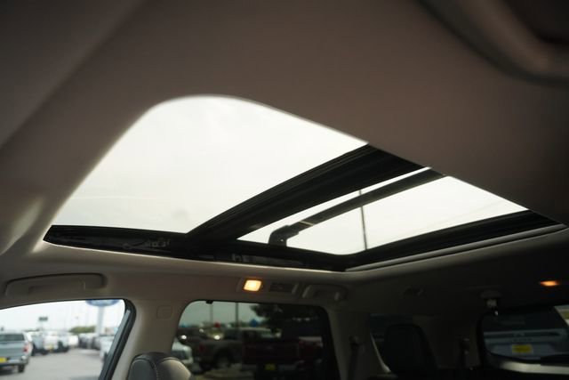 Used 2024 Nissan Pathfinder Platinum FWD image 11