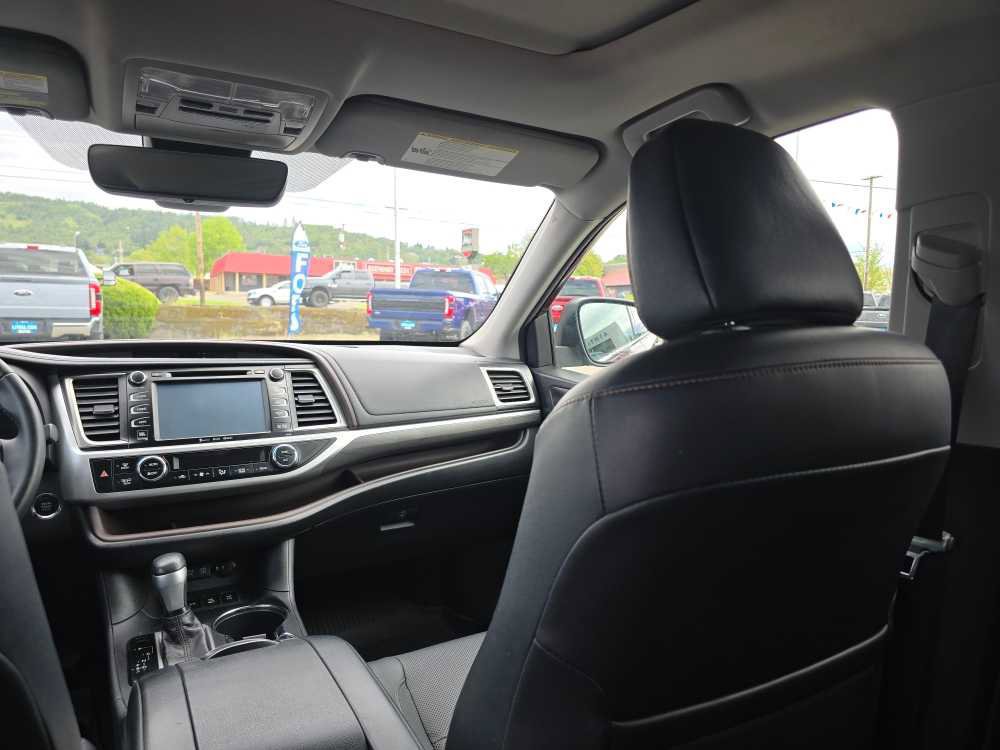 Used 2018 Toyota Highlander Limited AWD/4WD image 14