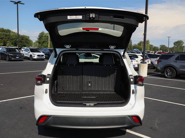 Used 2023 Toyota Highlander XLE FWD image 13
