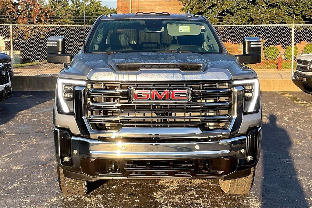 Used 2024 GMC Sierra 2500 SLT w/ SLT Premium Package AWD/4WD image 2
