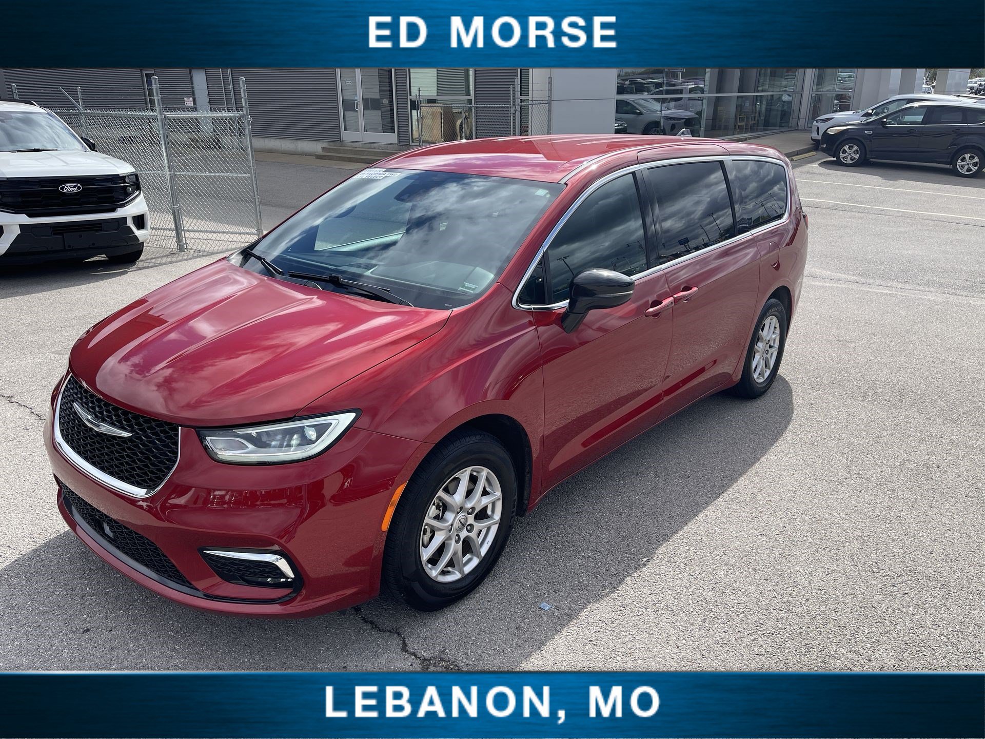 Used 2025 Chrysler Pacifica Select FWD image 19