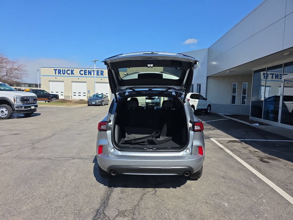 Certified 2023 Ford Escape ST-Line w/ Tech Pack #1 AWD/4WD image 11