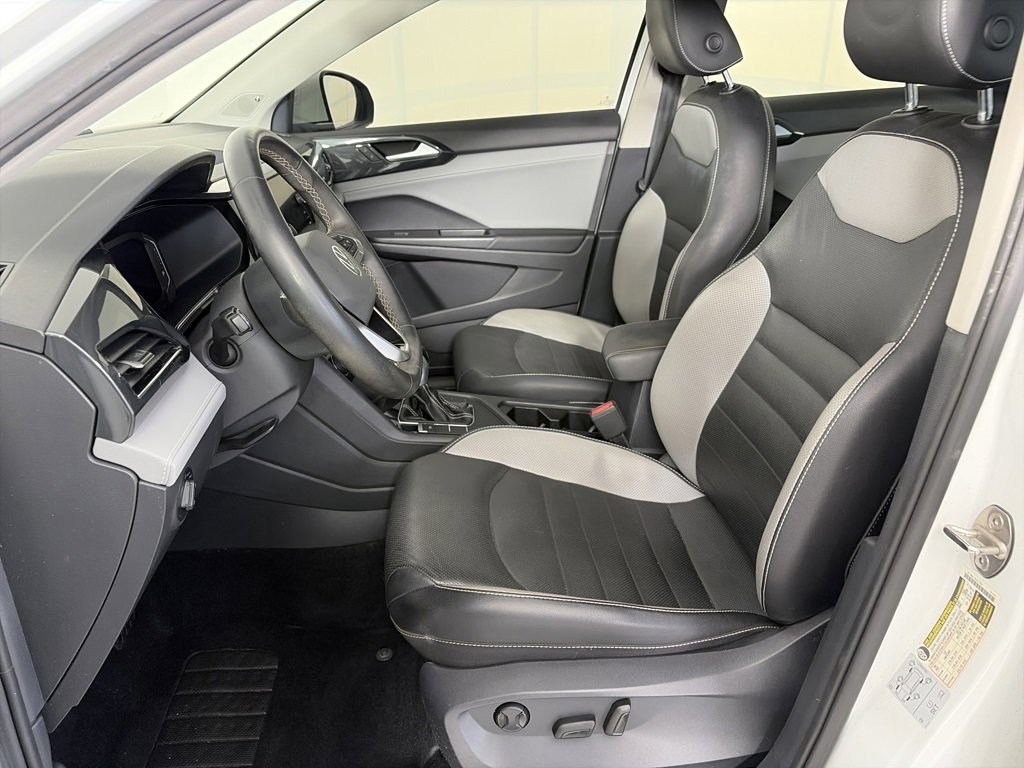 Used 2022 Volkswagen Taos SEL w/ Panoramic Sunroof Package image 11