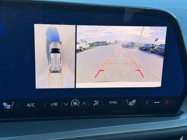 Used 2024 Chevrolet Traverse LT FWD image 22