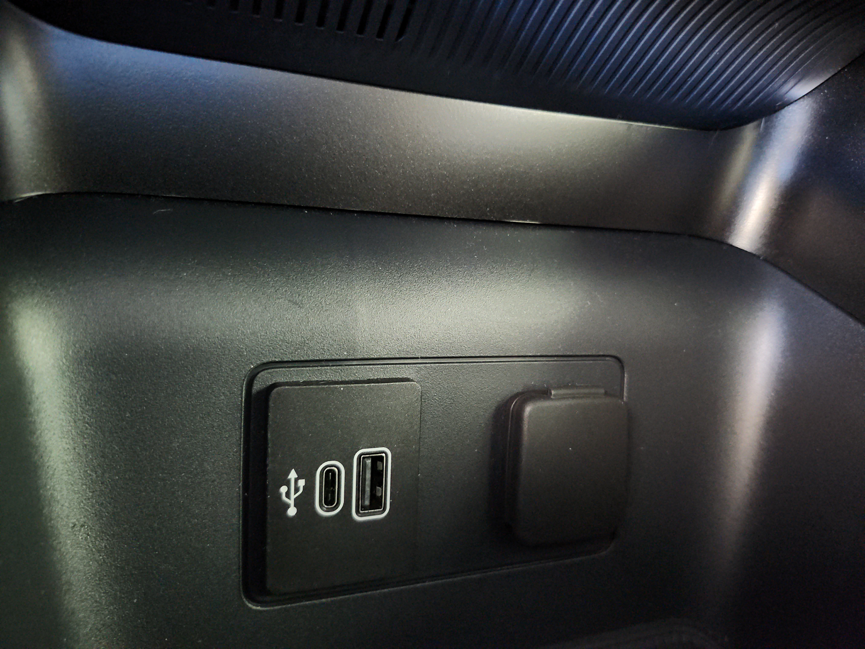 Certified 2026 Ford Explorer Active RWD image 27