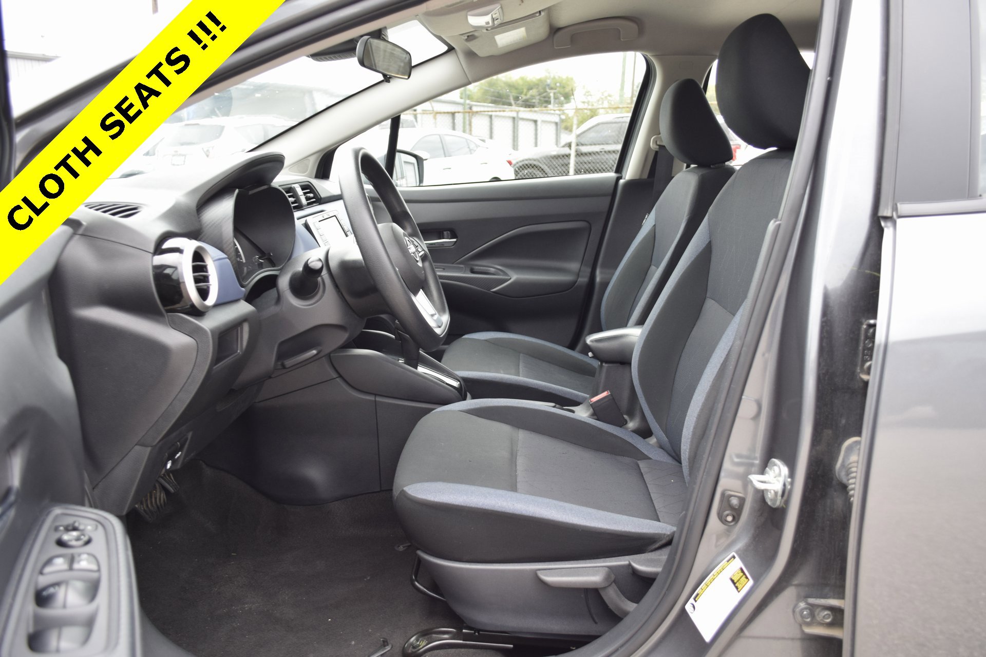 Used 2023 Nissan Versa SV image 3