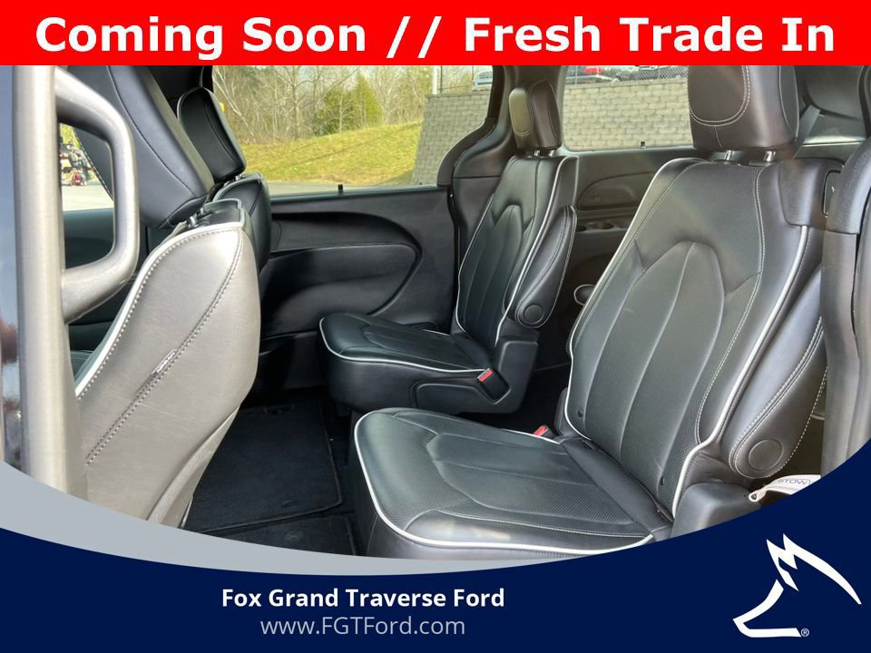 Used 2025 Chrysler Pacifica Limited FWD image 9