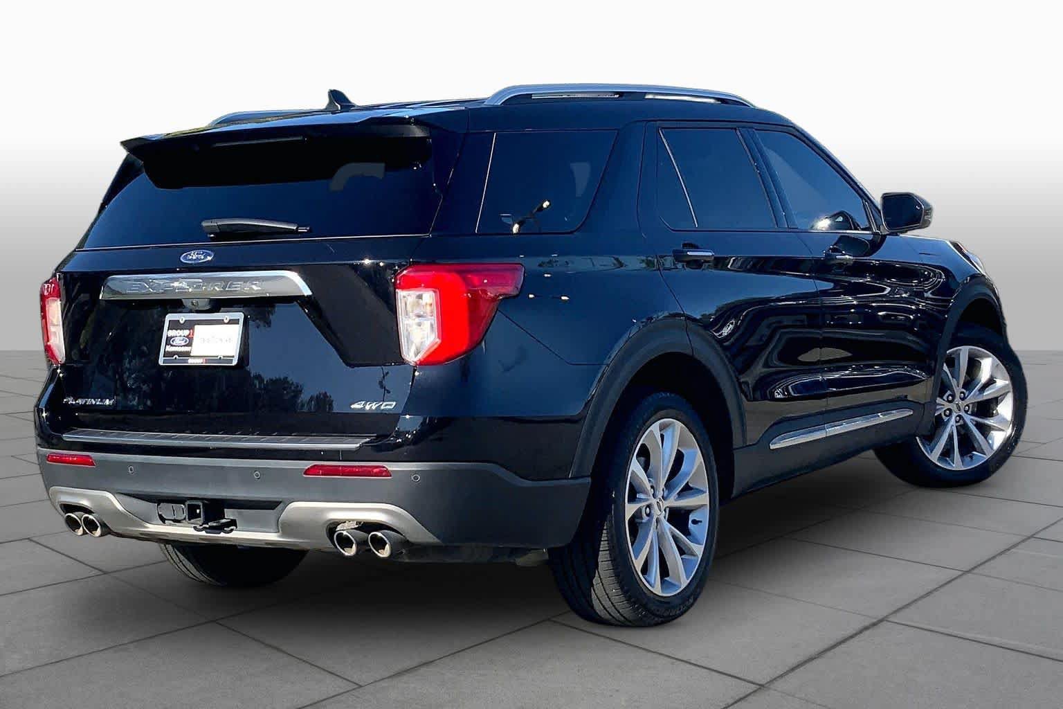 Certified 2023 Ford Explorer Platinum w/ Technology Package AWD/4WD image 13