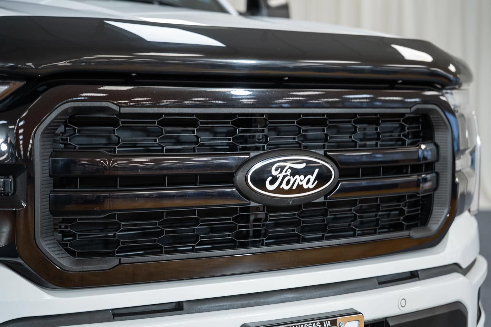 Certified 2025 Ford F150 Lariat w/ Equipment Group 502A High AWD/4WD image 9
