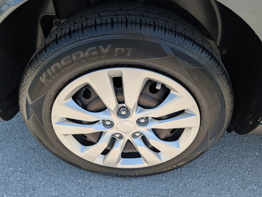 Used 2020 Kia Soul LX FWD image 26