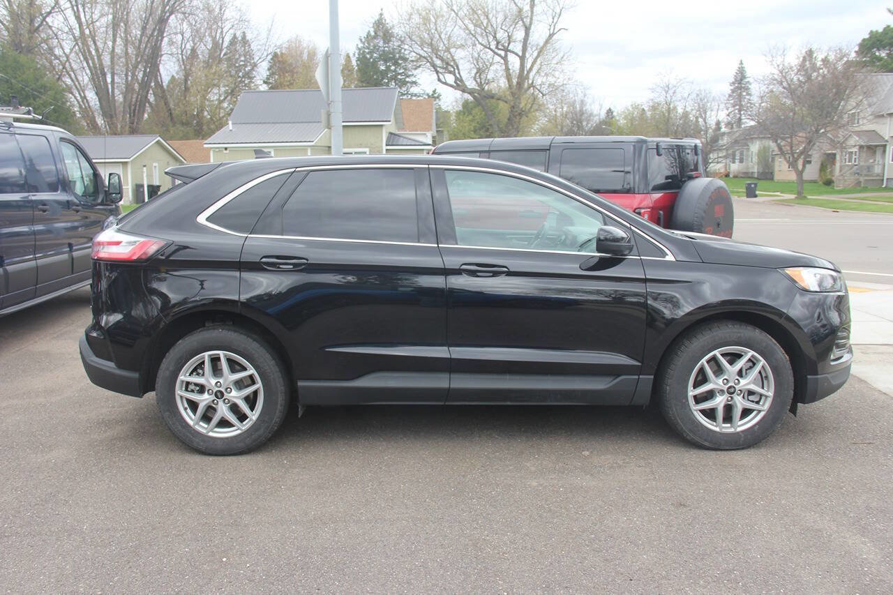 Certified 2024 Ford Edge SEL w/ Convenience Package AWD/4WD image 2