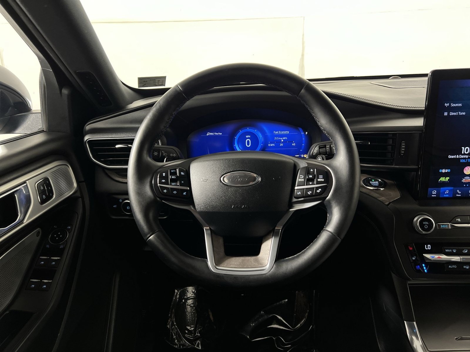 Certified 2020 Ford Explorer Platinum w/ Premium Technology Package AWD/4WD image 16