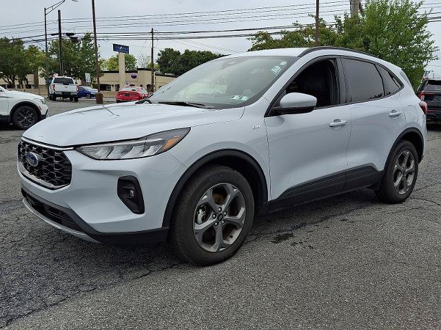 Certified 2025 Ford Escape ST-Line Select AWD/4WD image 3