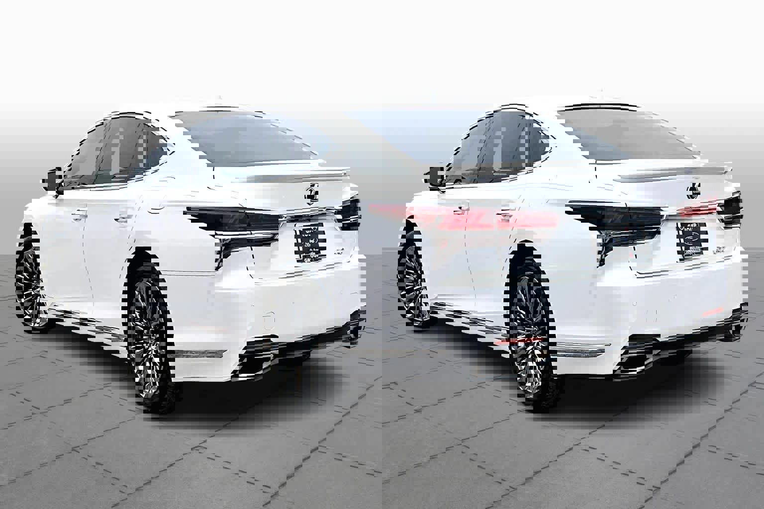 Used 2020 Lexus LS 500 w/ Interior Upgrade Package image 4