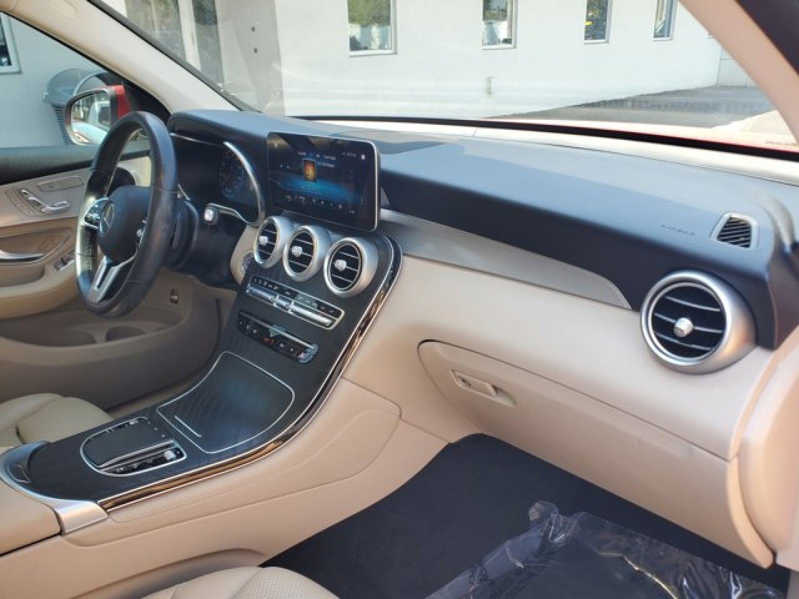 Used 2021 Mercedes-Benz GLC 300 image 35