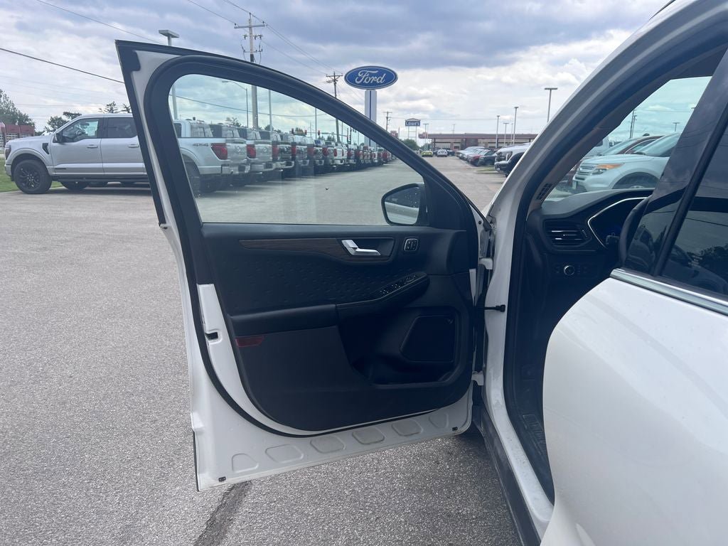 Certified 2020 Ford Escape Titanium FWD image 11