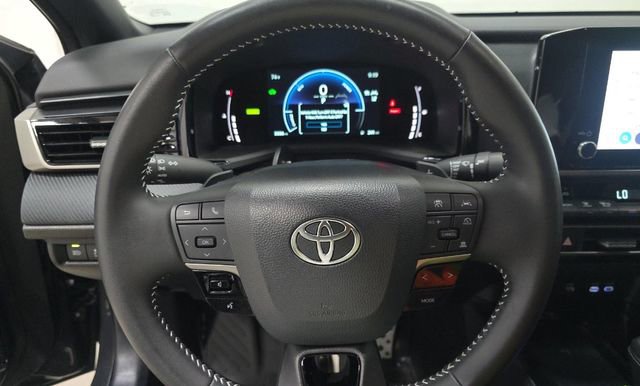 Used 2025 Toyota Camry SE FWD image 6