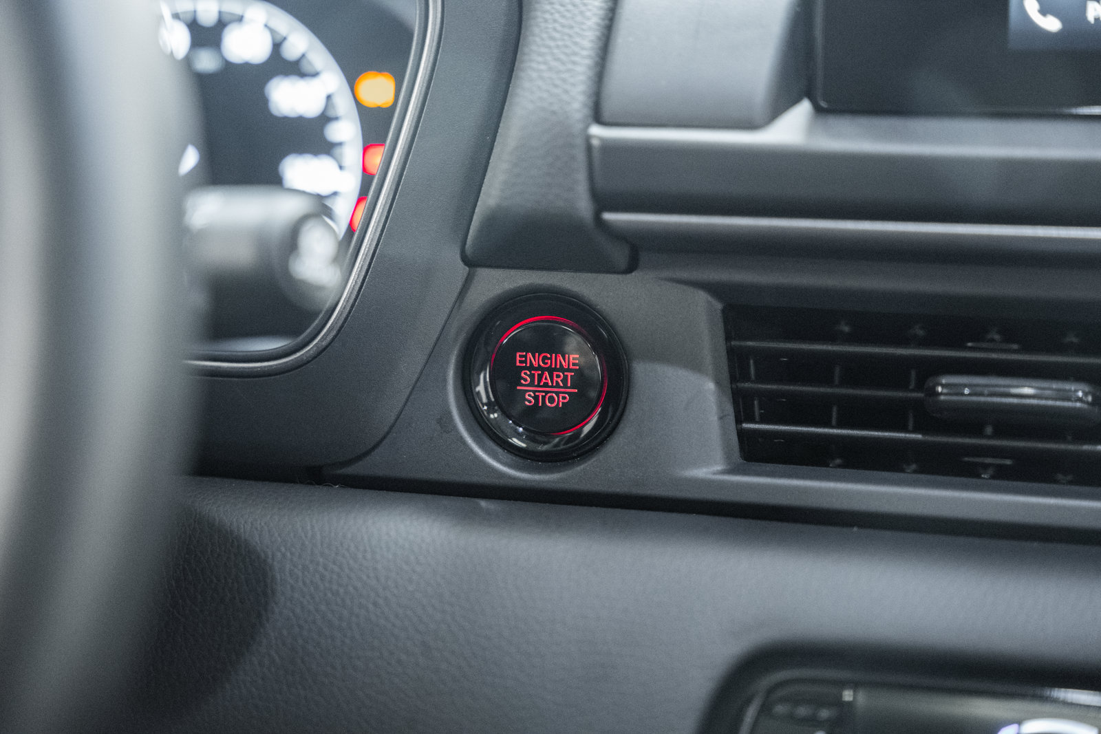 Used 2025 Honda Pilot TrailSport image 31