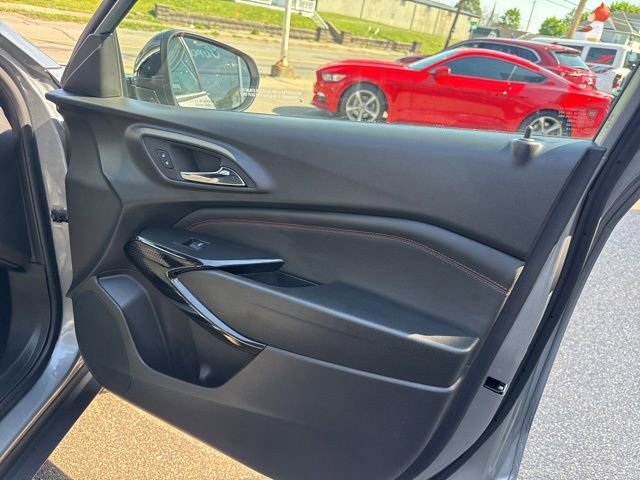 Used 2025 Chevrolet Trax RS w/ Sunroof Package FWD image 31