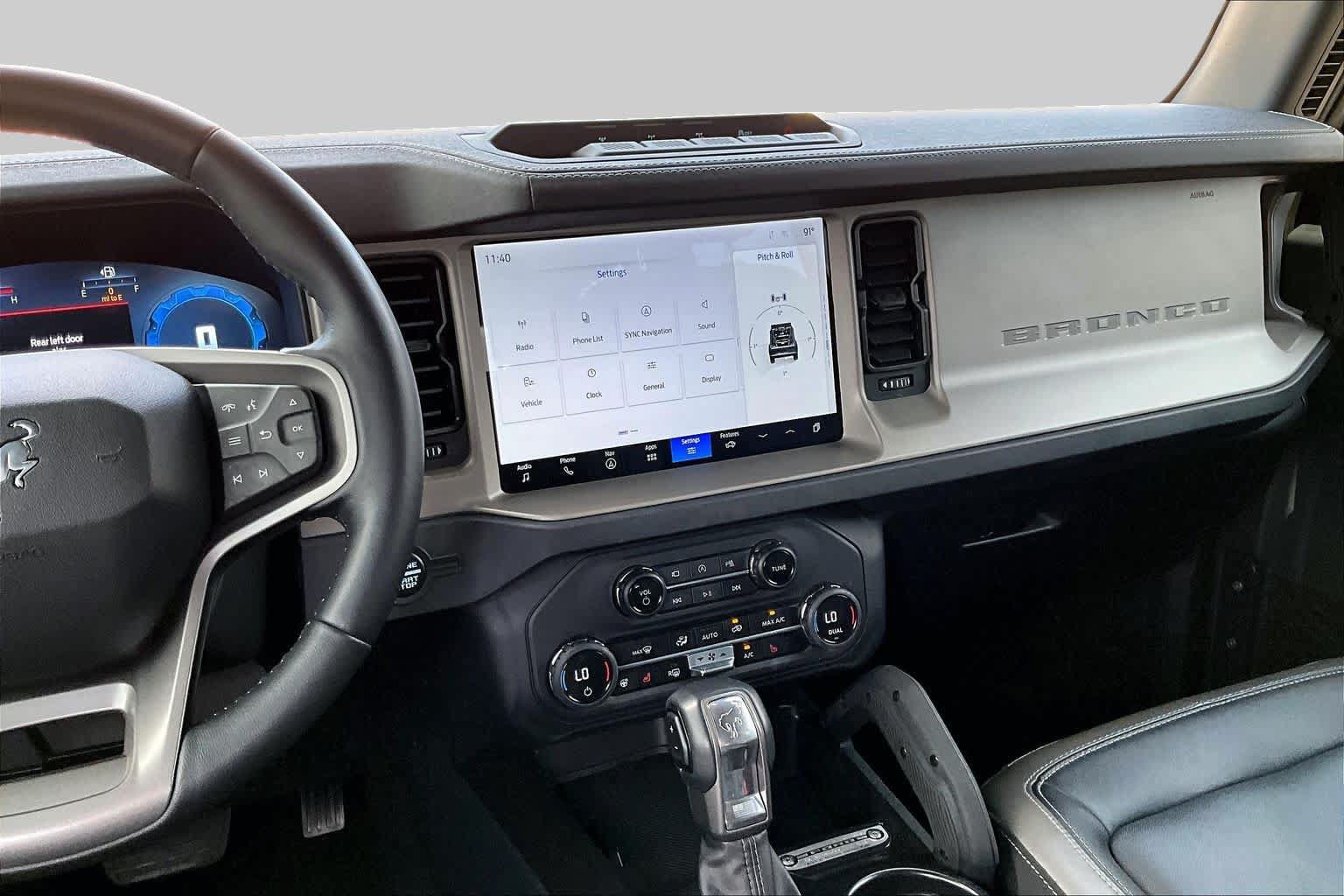 Certified 2025 Ford Bronco Outer Banks w/ Sasquatch Package AWD/4WD image 9