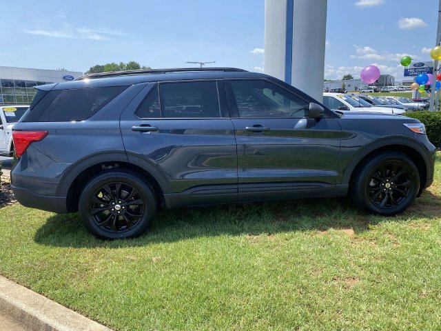 Certified 2023 Ford Explorer XLT w/ Equipment Group 202A AWD/4WD image 8
