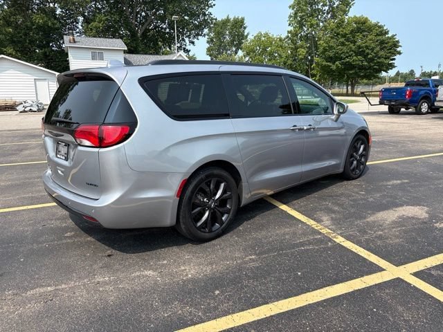 Used 2020 Chrysler Pacifica Limited FWD image 3