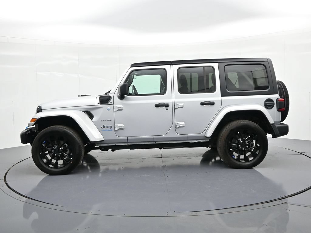 Used 2022 Jeep Wrangler Unlimited Sahara w/ Cold Weather Group AWD/4WD image 9