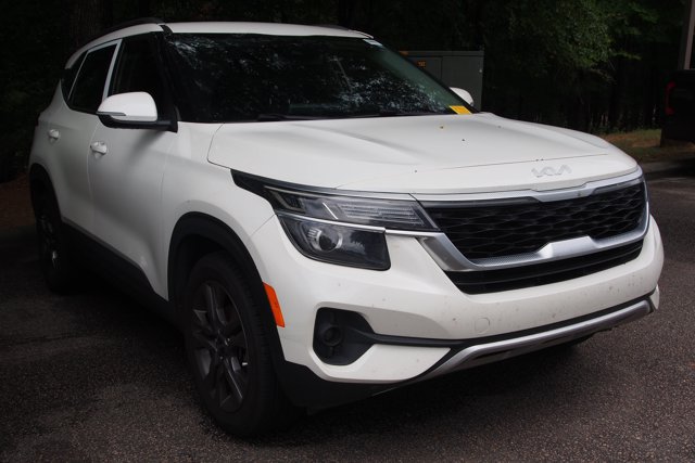 Used 2023 Kia Seltos S w/ Navigation Package FWD image 2
