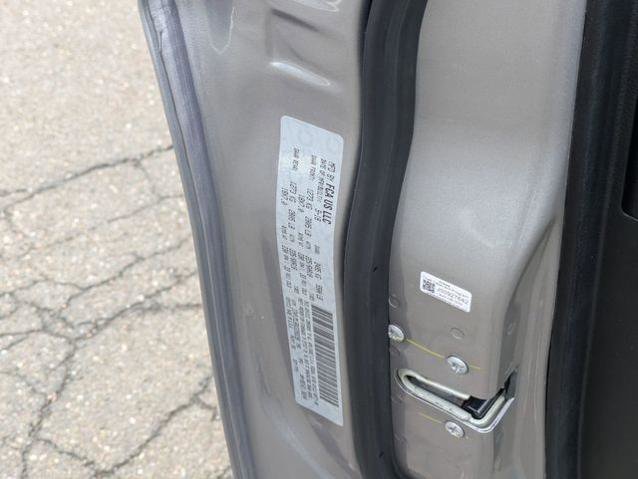Used 2019 Jeep Cherokee Latitude Plus AWD/4WD image 40