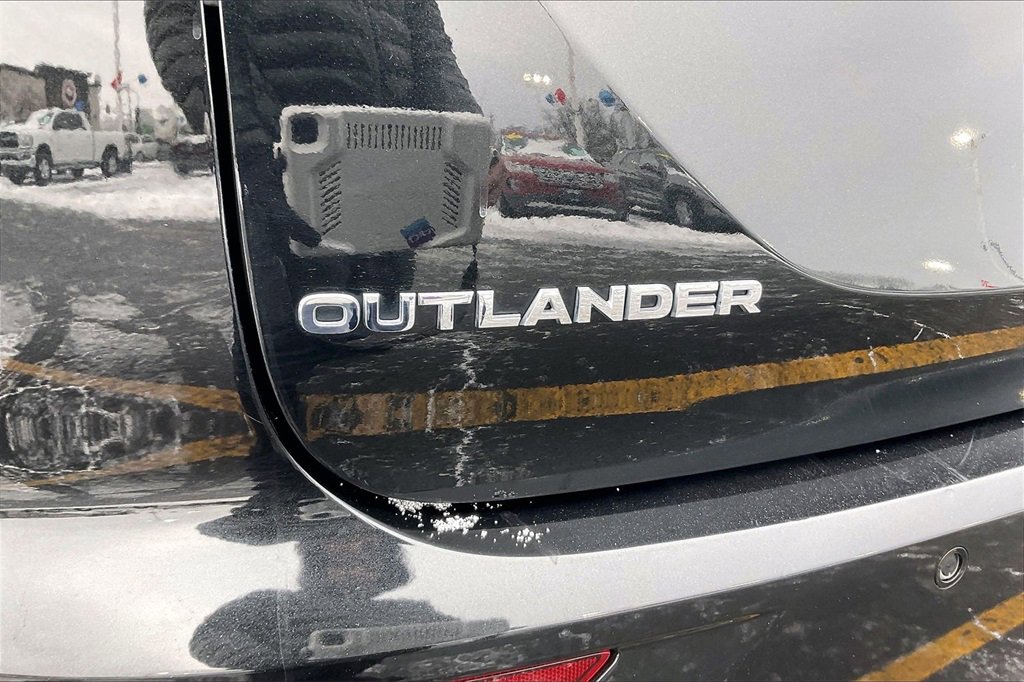 Used 2024 Mitsubishi Outlander SE image 30